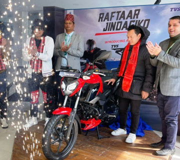 पोखराको बतास ब्रदर्समा नयाँ मोटरसाइकल 'टीभीएस रेडर' सार्वजनिक